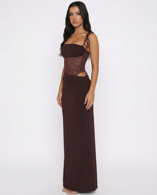 ALMA | Maxiklänning med spetsdetalj