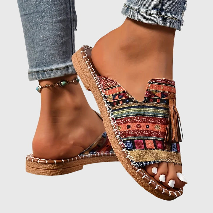 Nathalie | Bohemiska sandaler med pompoms
