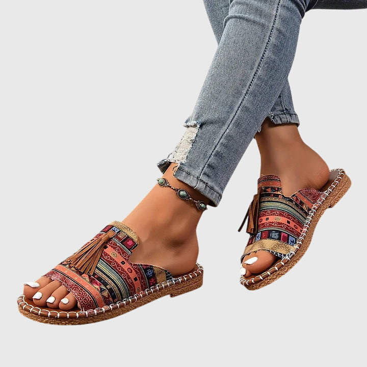 Nathalie | Bohemiska sandaler med pompoms