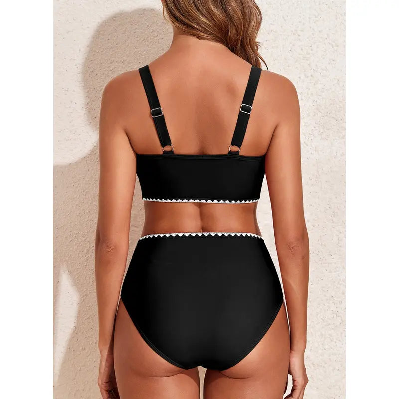 EMMA | En självsäker, magkontrollerande bikini